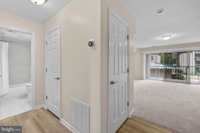 27 CANTERBURY SQ #201, Alexandria, VA 22304