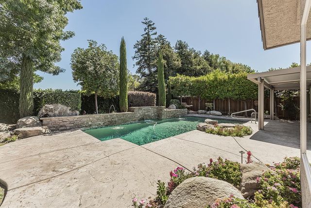 2998 Ashcroft, Clovis, CA 93611
