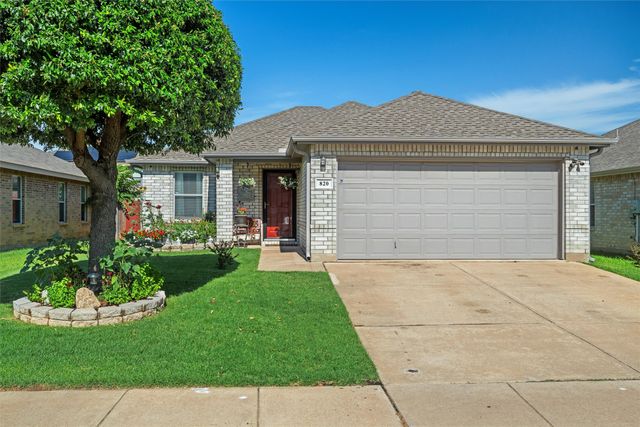 820 Newberry Trail, Fort Worth, TX 76120