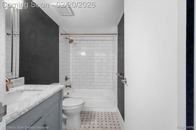 250 E Harbortown Drive 607, Detroit, MI 48207