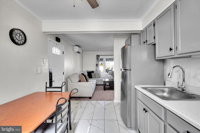 35 HONEYSUCKLE LN, Levittown, PA 19055