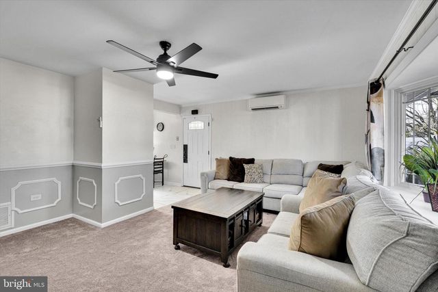 35 HONEYSUCKLE LN, Levittown, PA 19055