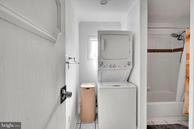 35 HONEYSUCKLE LN, Levittown, PA 19055