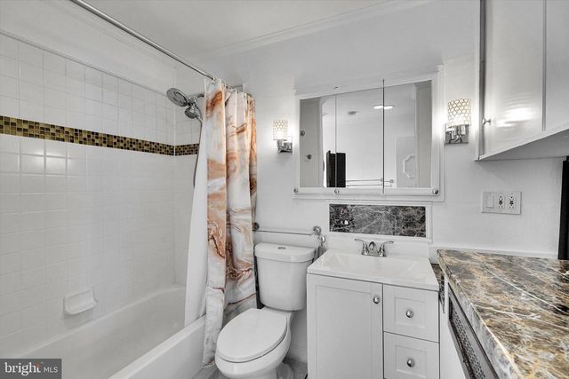 35 HONEYSUCKLE LN, Levittown, PA 19055