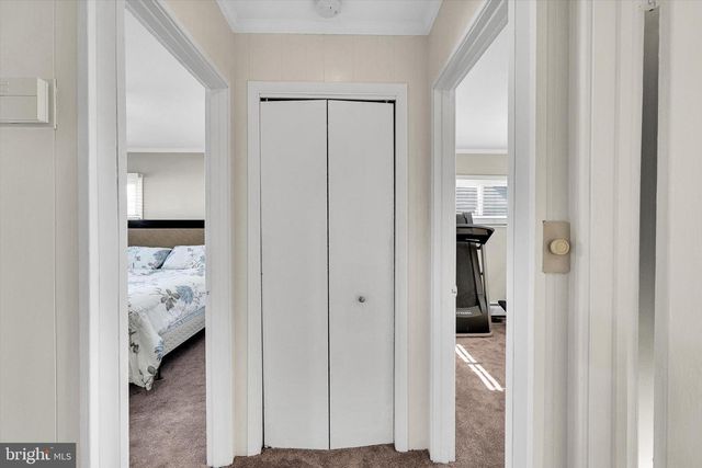 35 HONEYSUCKLE LN, Levittown, PA 19055