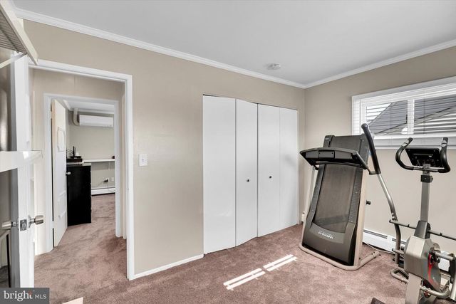 35 HONEYSUCKLE LN, Levittown, PA 19055