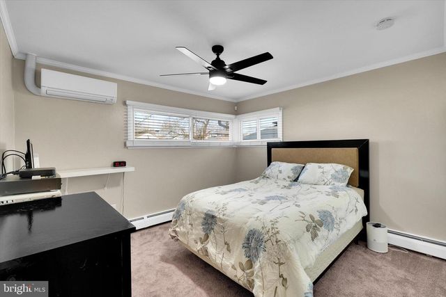 35 HONEYSUCKLE LN, Levittown, PA 19055