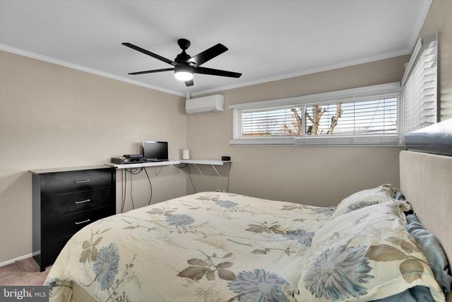 35 HONEYSUCKLE LN, Levittown, PA 19055