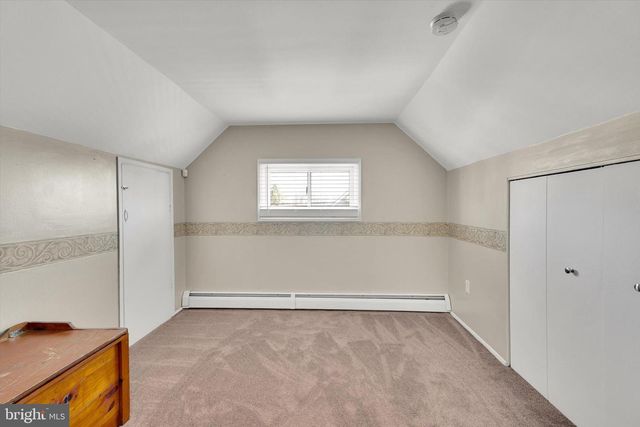 35 HONEYSUCKLE LN, Levittown, PA 19055