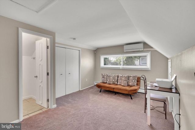 35 HONEYSUCKLE LN, Levittown, PA 19055