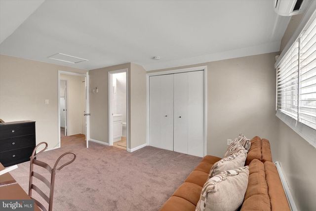 35 HONEYSUCKLE LN, Levittown, PA 19055