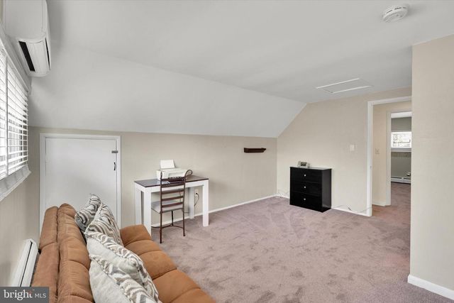 35 HONEYSUCKLE LN, Levittown, PA 19055