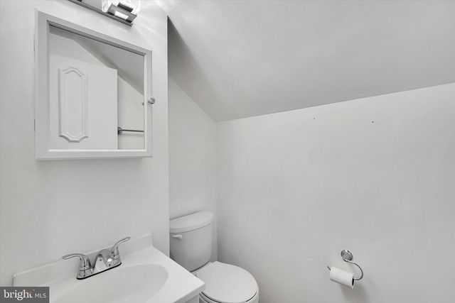 35 HONEYSUCKLE LN, Levittown, PA 19055