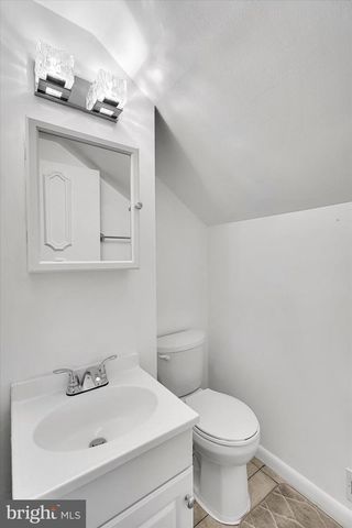 35 HONEYSUCKLE LN, Levittown, PA 19055