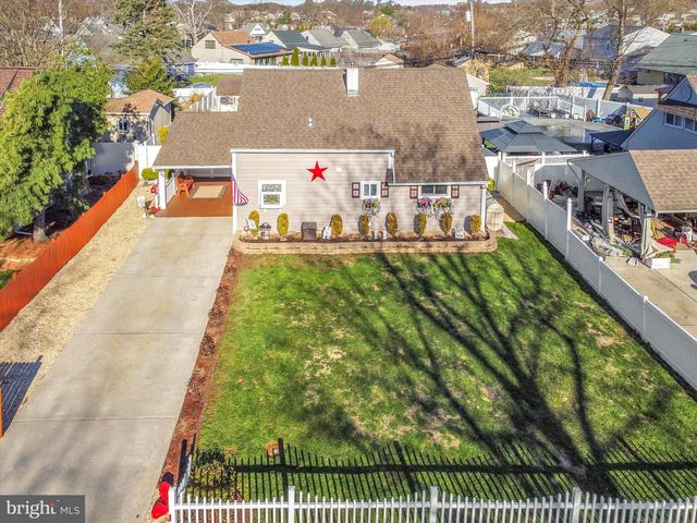 35 HONEYSUCKLE LN, Levittown, PA 19055