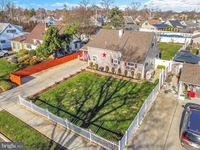 35 HONEYSUCKLE LN, Levittown, PA 19055