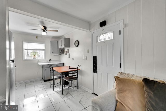 35 HONEYSUCKLE LN, Levittown, PA 19055