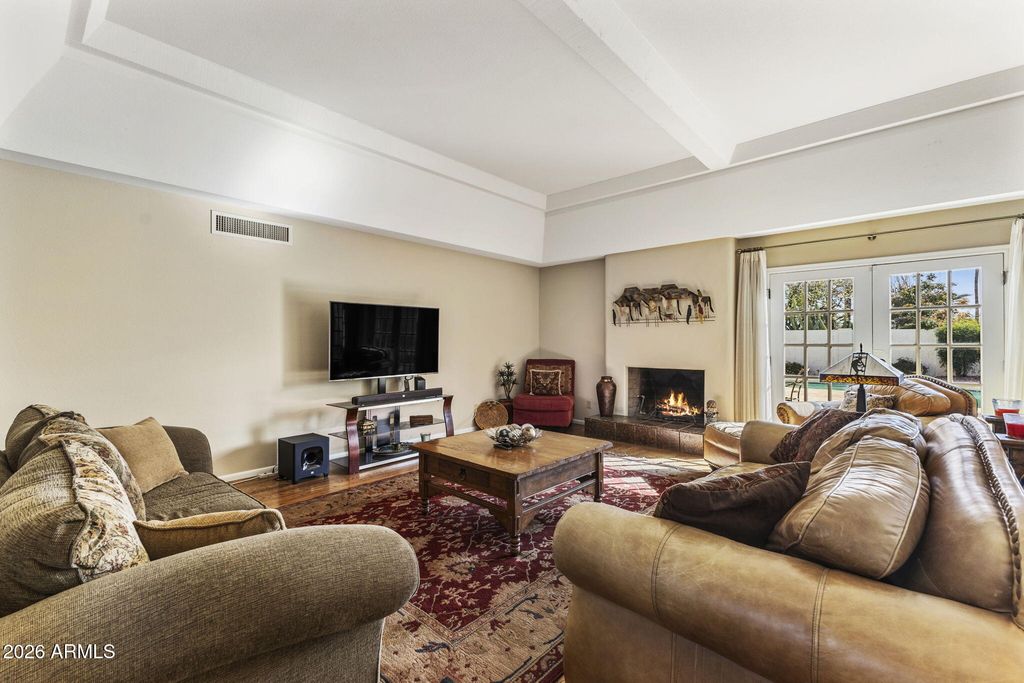 Image 10 of property listing at 7369 E SAN MIGUEL Avenue, Scottsdale, AZ 85250