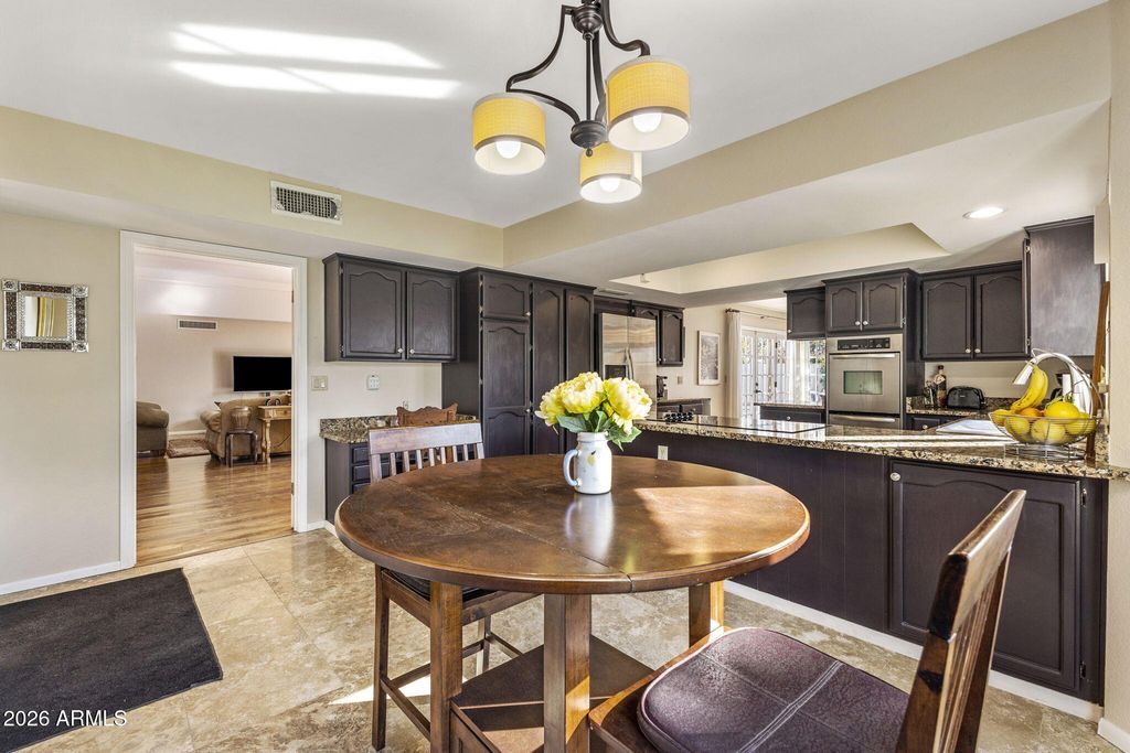 Image 12 of property listing at 7369 E SAN MIGUEL Avenue, Scottsdale, AZ 85250