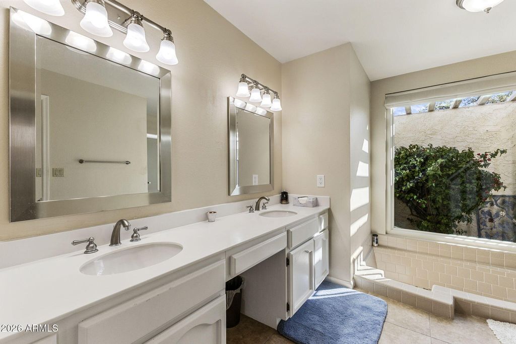 Image 19 of property listing at 7369 E SAN MIGUEL Avenue, Scottsdale, AZ 85250