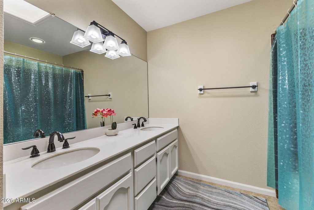 Image 23 of property listing at 7369 E SAN MIGUEL Avenue, Scottsdale, AZ 85250