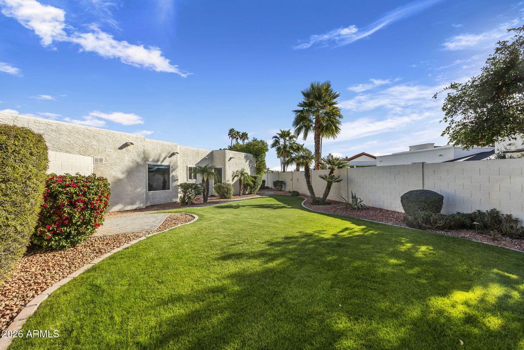 Image 4 of property listing at 7369 E SAN MIGUEL Avenue, Scottsdale, AZ 85250