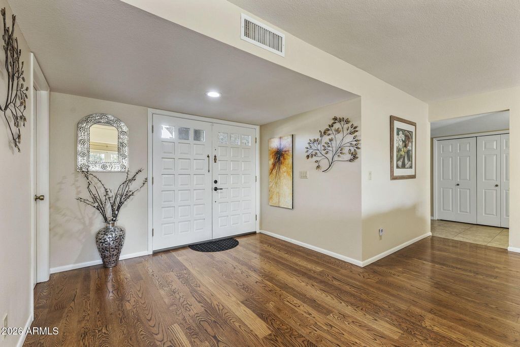 Image 7 of property listing at 7369 E SAN MIGUEL Avenue, Scottsdale, AZ 85250