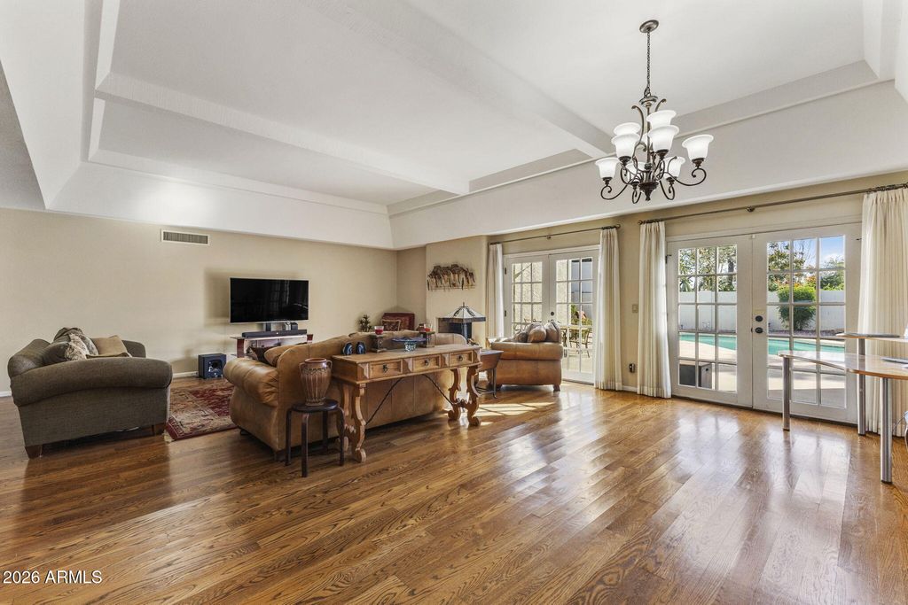Image 9 of property listing at 7369 E SAN MIGUEL Avenue, Scottsdale, AZ 85250