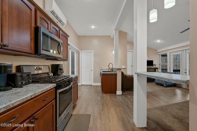 511 Indian Cliff Rd, Clarkson, KY 42726