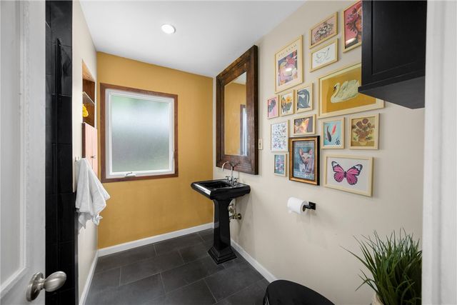 6957 Lindley Avenue, Reseda, CA 91335