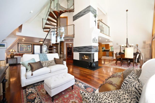 2851 Garden Hwy, Sacramento, CA 95833