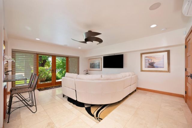 2851 Garden Hwy, Sacramento, CA 95833