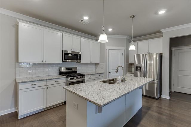 2476 Rathburn Circle, Loganville, GA 30052