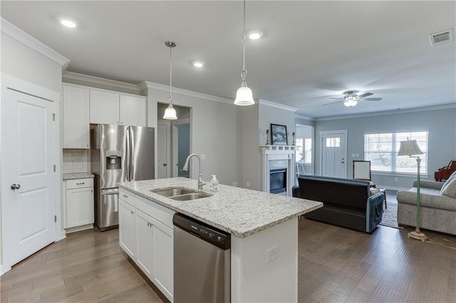 2476 Rathburn Circle, Loganville, GA 30052