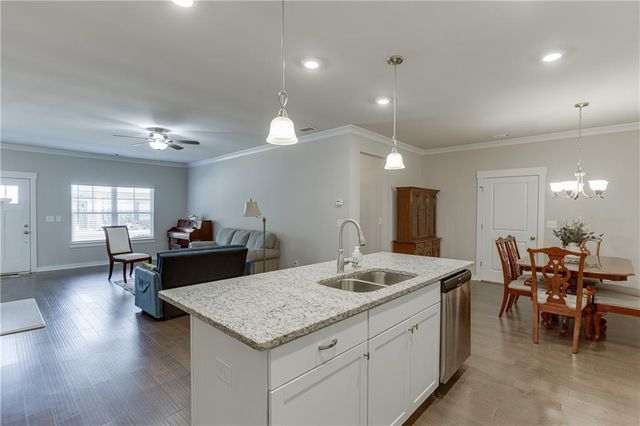 2476 Rathburn Circle, Loganville, GA 30052