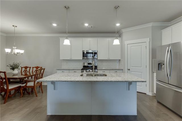 2476 Rathburn Circle, Loganville, GA 30052