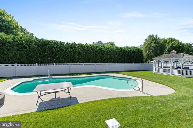 10 STRAWBERRY LN, Cape May, NJ 08204