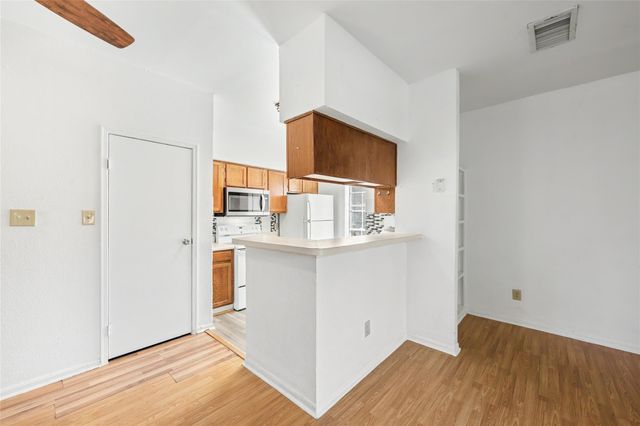 7575 Cambridge Street 1304, Houston, TX 77054