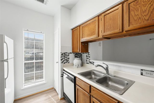7575 Cambridge Street 1304, Houston, TX 77054