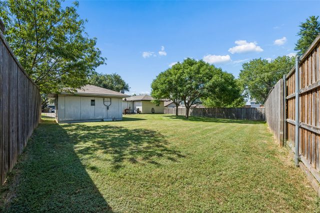8011 Eagle Trail, Dallas, TX 75238