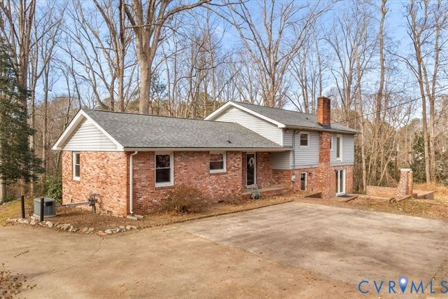 13101 Harrowgate Rd, Chester, VA 23831