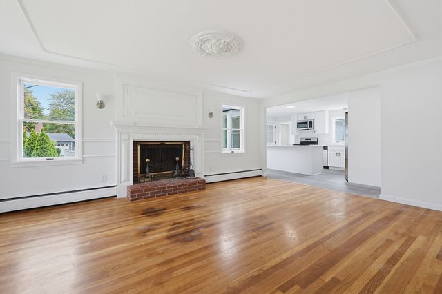 16 Westmont Cir, Shrewsbury, MA 01545