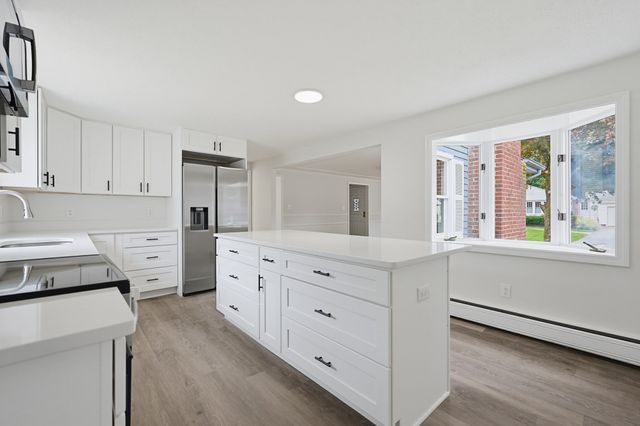 16 Westmont Cir, Shrewsbury, MA 01545