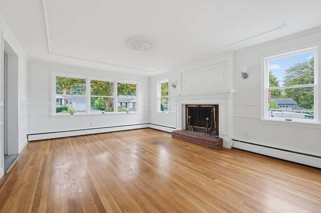 16 Westmont Cir, Shrewsbury, MA 01545