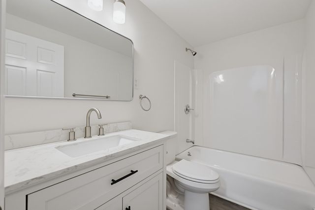 16 Westmont Cir, Shrewsbury, MA 01545
