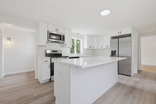 16 Westmont Cir, Shrewsbury, MA 01545