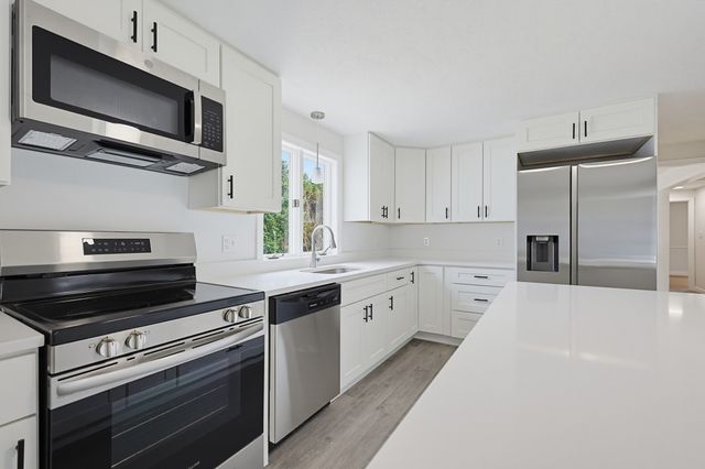 16 Westmont Cir, Shrewsbury, MA 01545