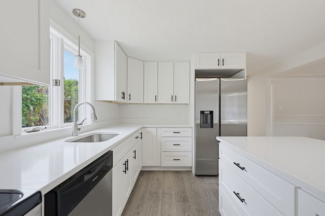 16 Westmont Cir, Shrewsbury, MA 01545