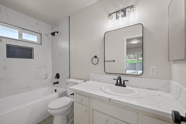 1555 N Roosevelt Avenue, Fresno, CA 93728