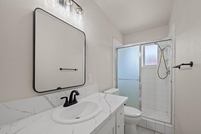 1555 N Roosevelt Avenue, Fresno, CA 93728